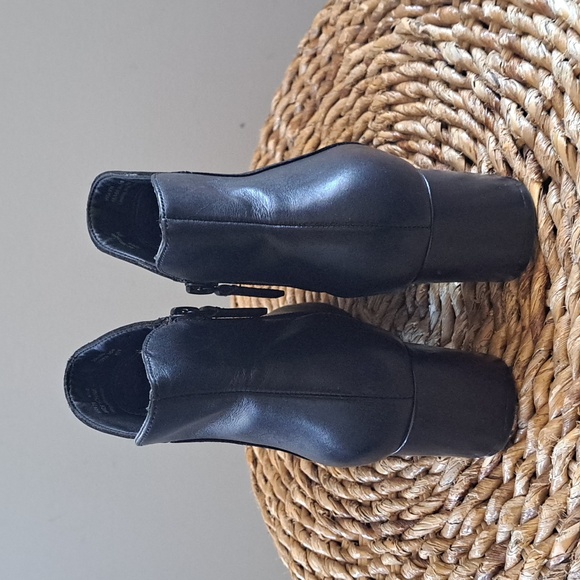 Cole Haan Womens Elyse Black Leather Ankle Booties Pointed Toe Zip 2" Heel S-6.5 - Picture 5 of 8